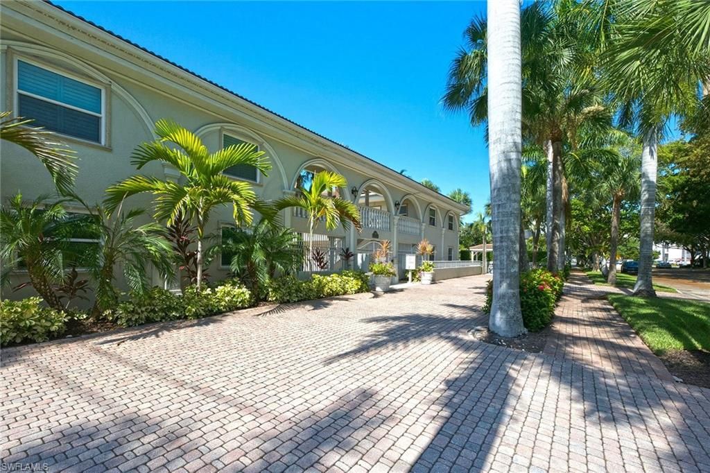 980 7th AVE S 204, NAPLES, FL 34102 — photo 2