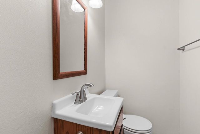 N17W27304 Lakefield DRIVE, Pewaukee, WI 53072