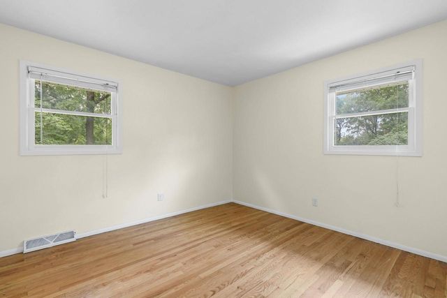N17W27304 Lakefield DRIVE, Pewaukee, WI 53072