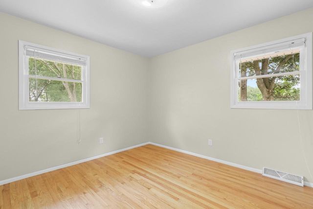N17W27304 Lakefield DRIVE, Pewaukee, WI 53072