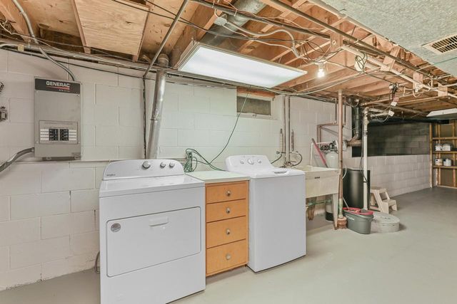 N17W27304 Lakefield DRIVE, Pewaukee, WI 53072