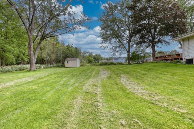 N17W27304 Lakefield DRIVE, Pewaukee, WI 53072