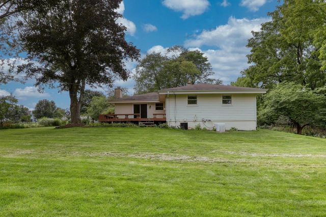 N17W27304 Lakefield DRIVE, Pewaukee, WI 53072