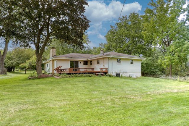 N17W27304 Lakefield DRIVE, Pewaukee, WI 53072