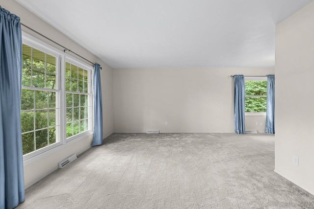 N17W27304 Lakefield DRIVE, Pewaukee, WI 53072