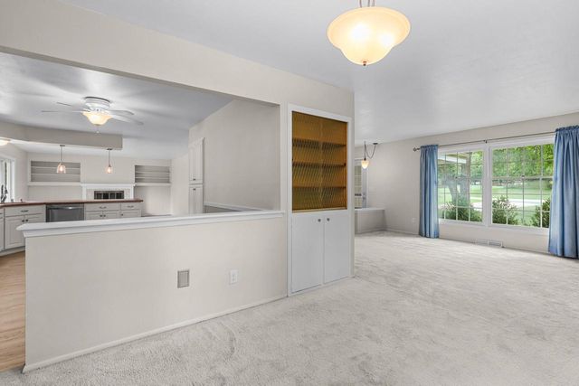 N17W27304 Lakefield DRIVE, Pewaukee, WI 53072