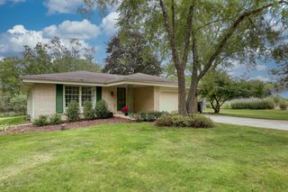 N17W27304 Lakefield DRIVE, Pewaukee, WI 53072
