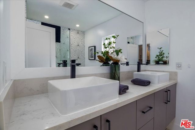 20326 Alerion Place, Los Angeles, CA 91364