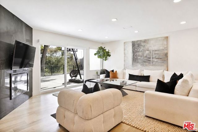 20326 Alerion Place, Los Angeles, CA 91364