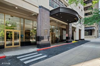 200 N Dearborn Street 1007, Chicago, IL 60601