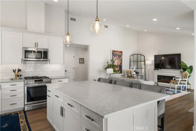 2049 Monrovia, Costa Mesa, CA 92627