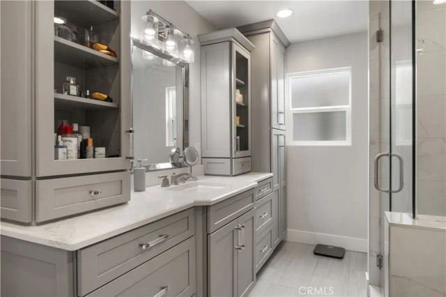 2049 Monrovia, Costa Mesa, CA 92627