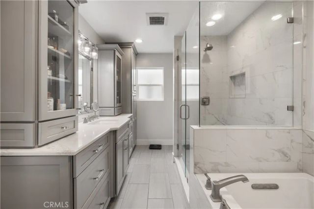 2049 Monrovia, Costa Mesa, CA 92627