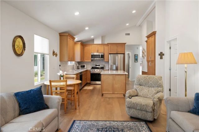 2049 Monrovia, Costa Mesa, CA 92627