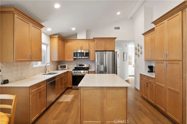 2049 Monrovia, Costa Mesa, CA 92627