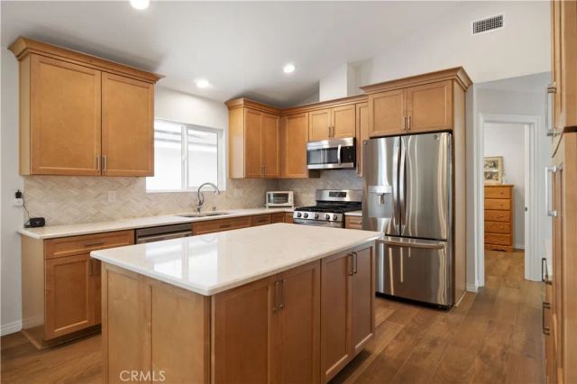 2049 Monrovia, Costa Mesa, CA 92627