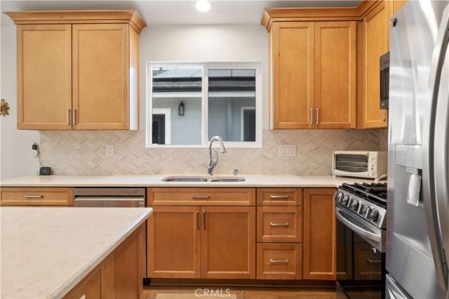 2049 Monrovia, Costa Mesa, CA 92627
