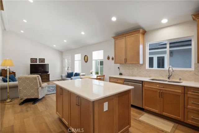 2049 Monrovia, Costa Mesa, CA 92627