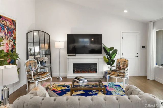 2049 Monrovia, Costa Mesa, CA 92627