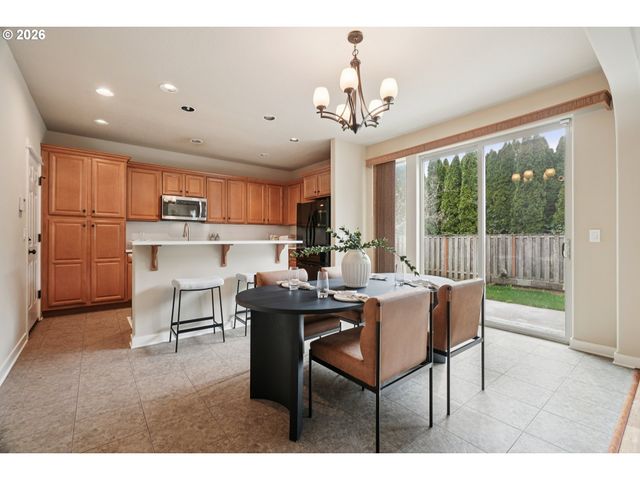 6058 Ne WHITEWOOD Dr, Hillsboro, OR 97124