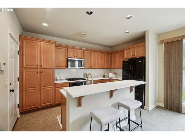 6058 Ne WHITEWOOD Dr, Hillsboro, OR 97124