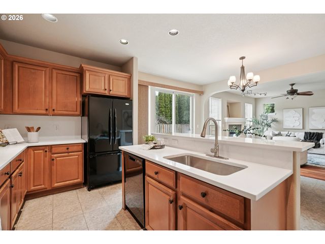 6058 Ne WHITEWOOD Dr, Hillsboro, OR 97124