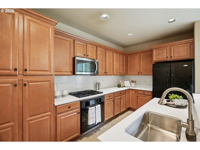 6058 Ne WHITEWOOD Dr, Hillsboro, OR 97124