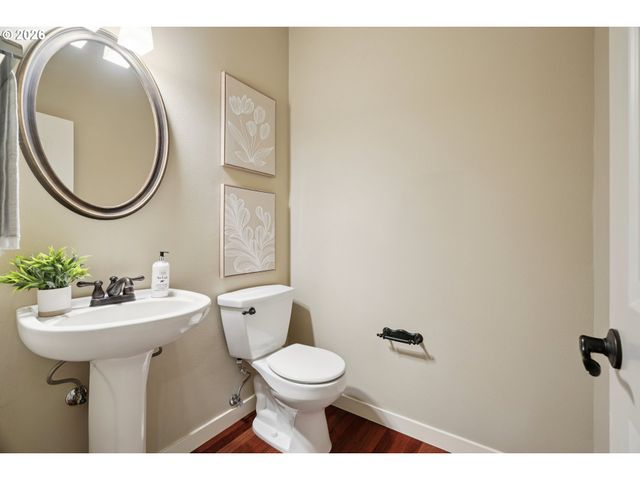 6058 Ne WHITEWOOD Dr, Hillsboro, OR 97124