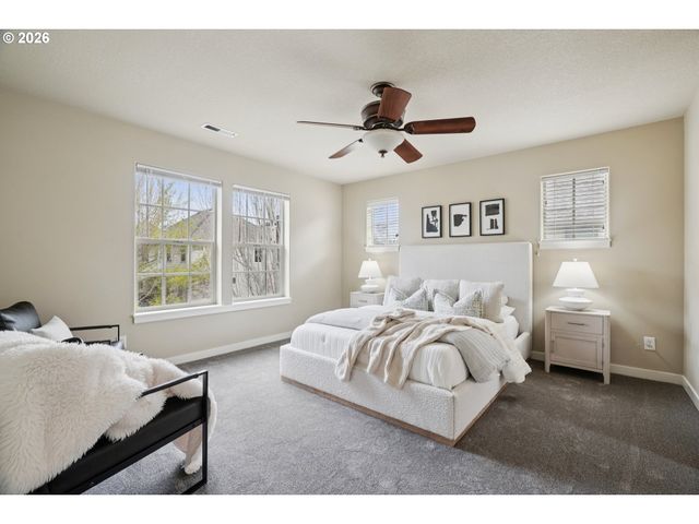 6058 Ne WHITEWOOD Dr, Hillsboro, OR 97124