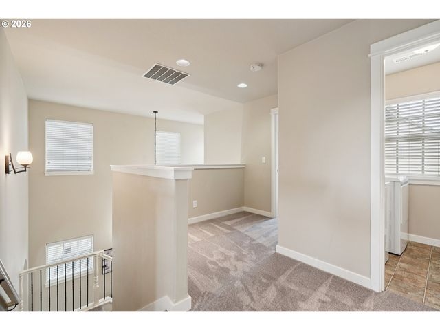 6058 Ne WHITEWOOD Dr, Hillsboro, OR 97124