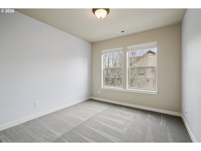 6058 Ne WHITEWOOD Dr, Hillsboro, OR 97124