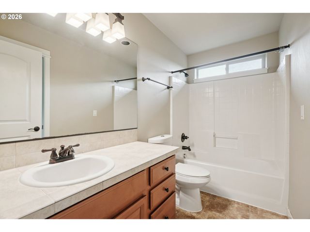 6058 Ne WHITEWOOD Dr, Hillsboro, OR 97124