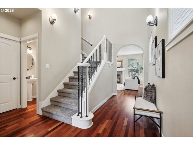 6058 Ne WHITEWOOD Dr, Hillsboro, OR 97124