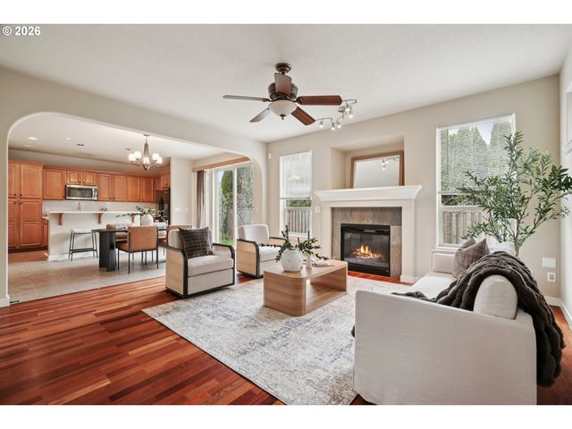 6058 Ne WHITEWOOD Dr, Hillsboro, OR 97124