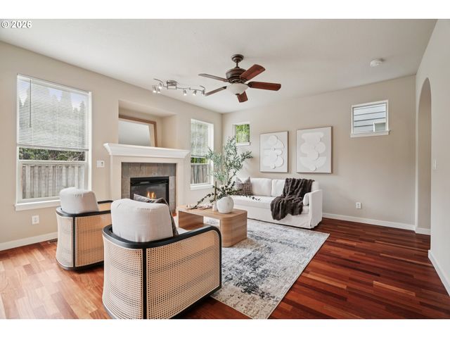 6058 Ne WHITEWOOD Dr, Hillsboro, OR 97124