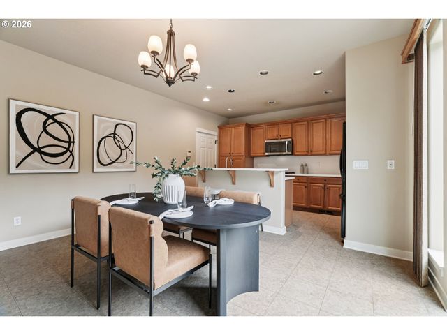 6058 Ne WHITEWOOD Dr, Hillsboro, OR 97124