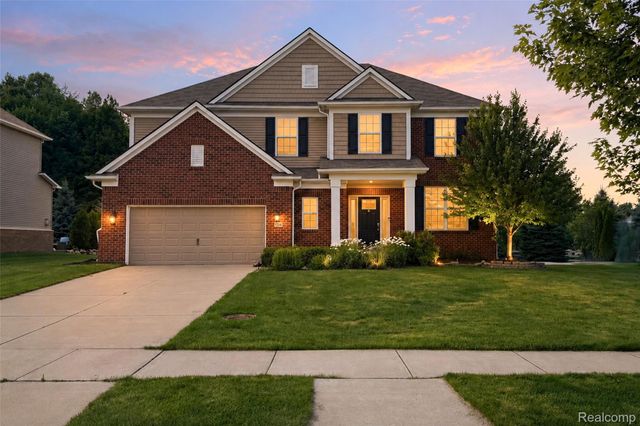 354 Findley Circle, Lake Orion Village, MI 48360