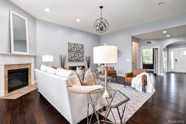 354 Findley Circle, Lake Orion Village, MI 48360