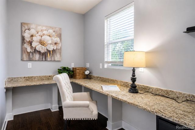 354 Findley Circle, Lake Orion Village, MI 48360