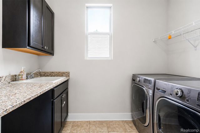 354 Findley Circle, Lake Orion Village, MI 48360
