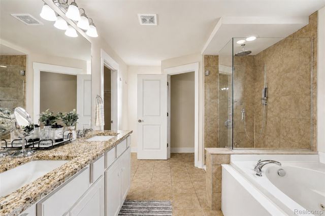 354 Findley Circle, Lake Orion Village, MI 48360