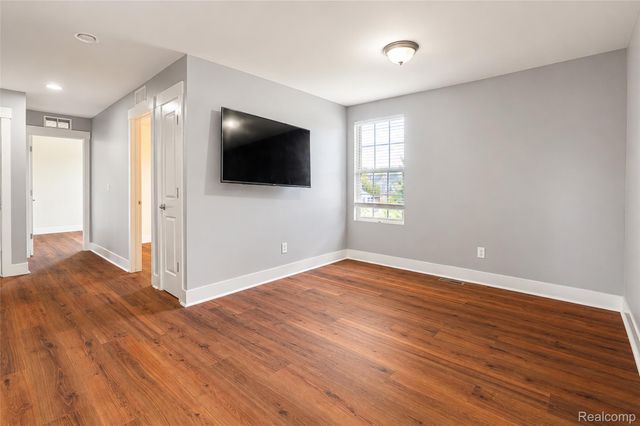 354 Findley Circle, Lake Orion Village, MI 48360