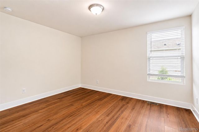 354 Findley Circle, Lake Orion Village, MI 48360