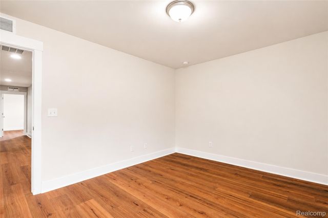 354 Findley Circle, Lake Orion Village, MI 48360