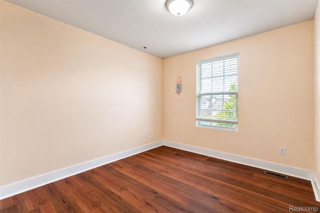 354 Findley Circle, Lake Orion Village, MI 48360