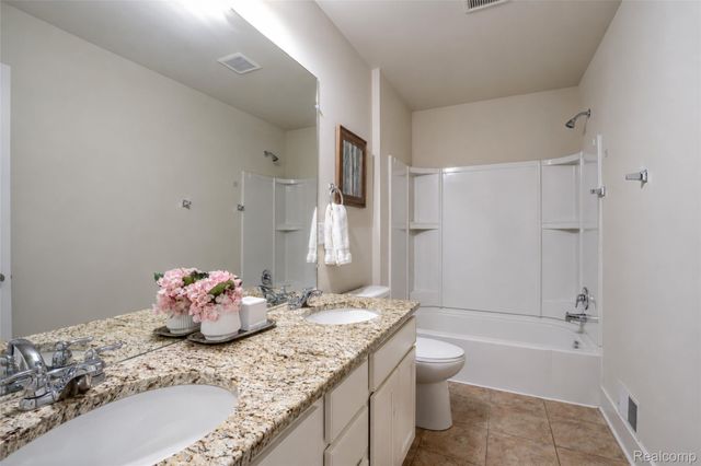 354 Findley Circle, Lake Orion Village, MI 48360