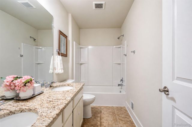 354 Findley Circle, Lake Orion Village, MI 48360