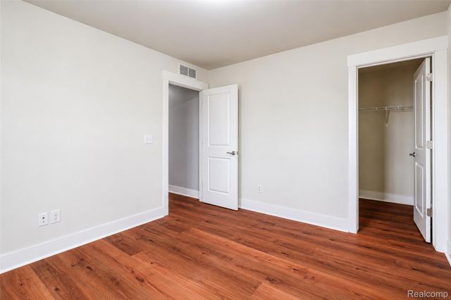354 Findley Circle, Lake Orion Village, MI 48360