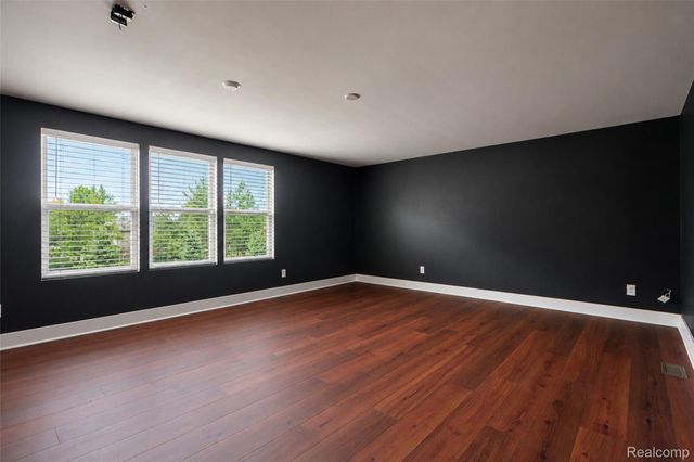 354 Findley Circle, Lake Orion Village, MI 48360