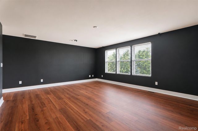 354 Findley Circle, Lake Orion Village, MI 48360